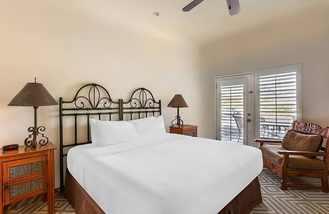 Cave Creek Nature Stay! Swimming Pool, Free Parking, Full Kitchen!