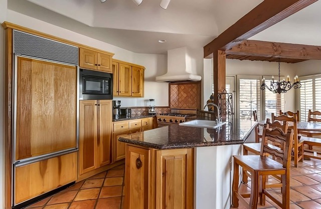 Cave Creek's Hidden Jewel! Swimming Pool, Free Parking, Full Kitchen!