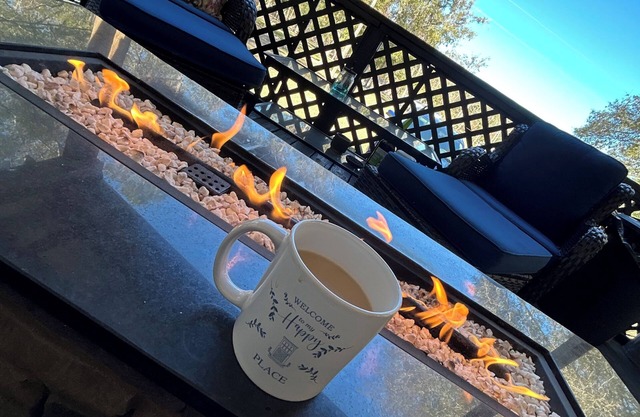 Cave Divers Spring Escape, Sleeps 8+, Relaxing Patio, Fire Pit, Spacious Kitchen