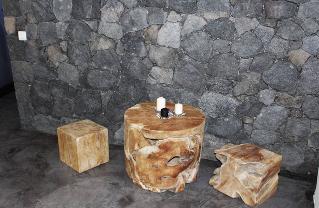 Sala Cueva (ex-tanque) con roca volcánica