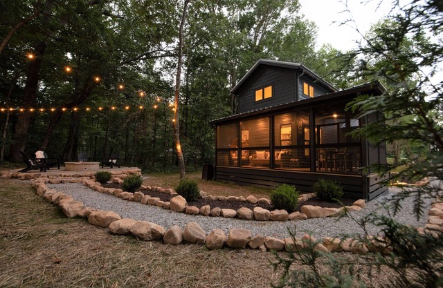 Sewanee,Caverns,Hikes, Waterfalls: Tiny Basecamp