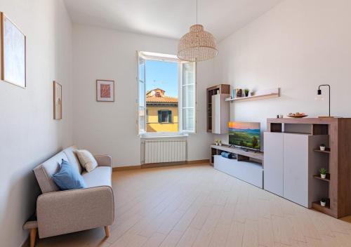 -Cavour 8- 3 rooms with views - near the Tower