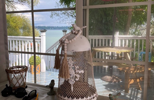 Nueva cubierta en Cute Vintage Cottage en el agua con muelle privado
