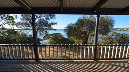 CDC-625 Beach House incl.rear 2BR studio