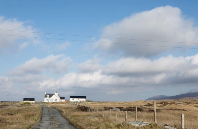 CEANNARD COTTAGE, pet friendly in Daliburgh, Isle Of South Uist