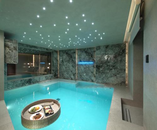 Ceci Suites