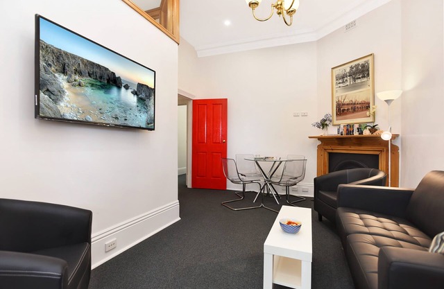 City Apartment @ Cecil Mansions + WiFi + Parking
