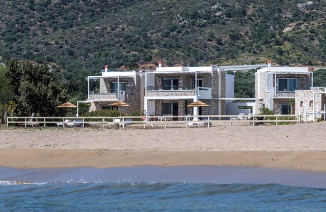 Cedar Bay Beachside Villas