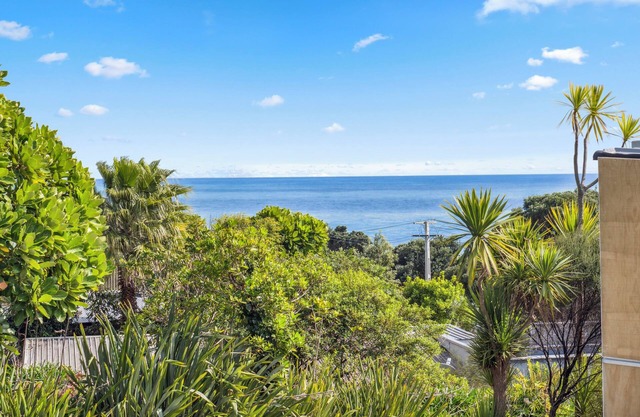 Cedar By Surf - Whale Bay Raglan Holiday Home