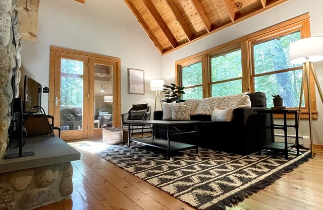 Cedar Chalet @ Brickyard Creek, A Year-Round Boreal Forest Oasis