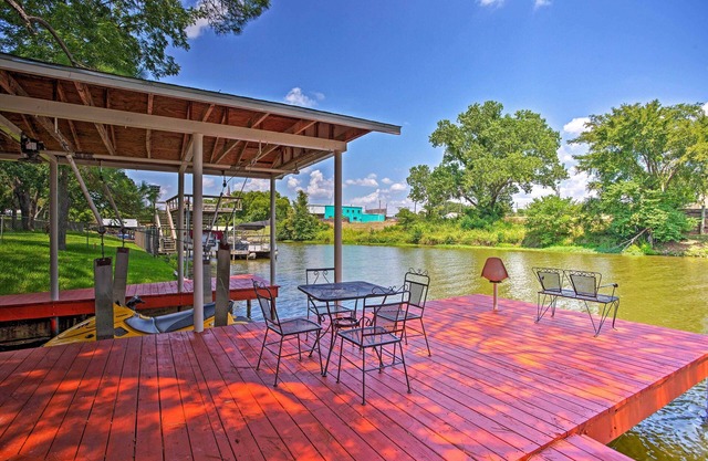 Cedar Creek Reservoir Home w/ Deck & Dock
