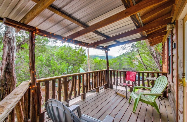 ‘Cedar Falls Cabins #6’: Hillside w/ Views!