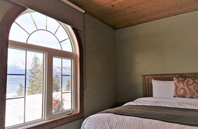Cedar House Restaurant & Chalets