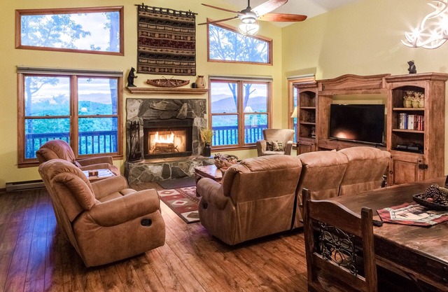 Cedar log home paradise w / mountain views - ¡billar y futbolín!