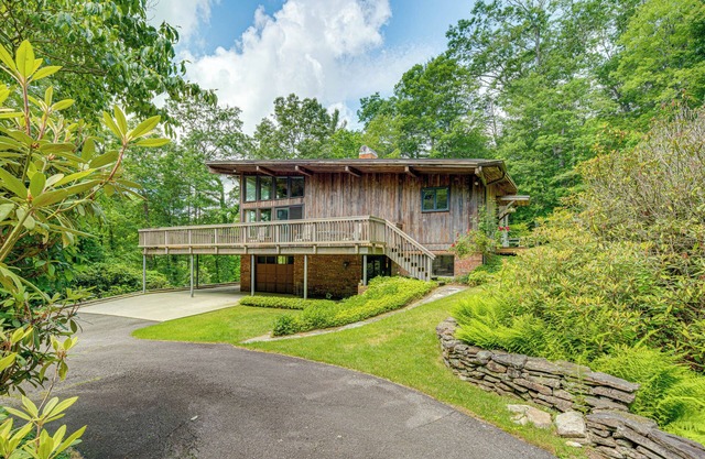 Cedar Mountain Cabin, 2 Mi to DuPont State Forest!