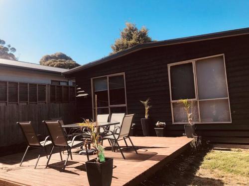 Cedar Palms Pet friendly close to red rocks beach