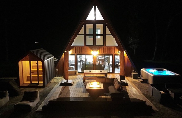 Cedar Sands - A-Frame w/ Sauna, Hot & Cold Tub