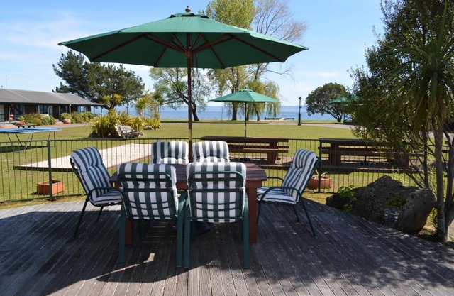 Cedarwood Lakeside Motel & Conference Venue