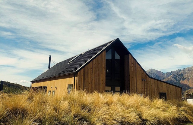 Cedarwood Retreat - Castle Hill Holiday Home