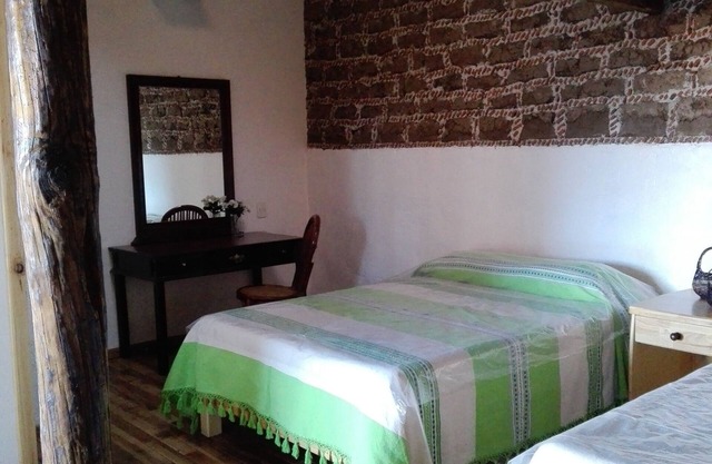 Comoda y acogedora recamara Cedro en casa del siglo XVII a 30 min. de Toluca
