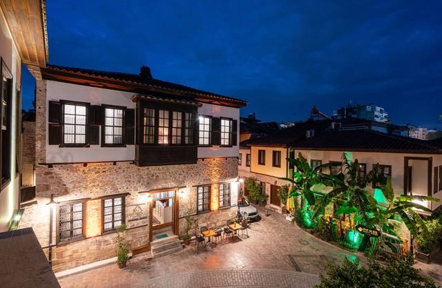 Cedrus Hotel