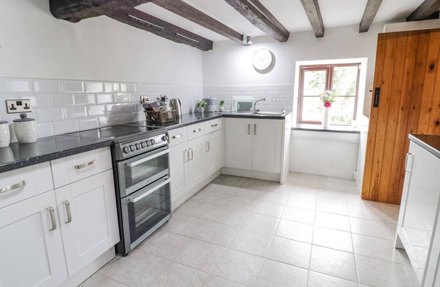 CEFN, pet friendly, character holiday cottage in Mallwyd