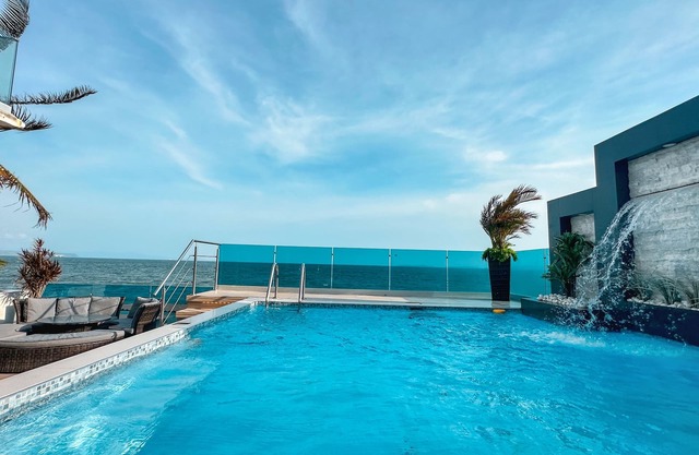 Casa Celajes ON THE BEACH w/Pool - Jacuzzi