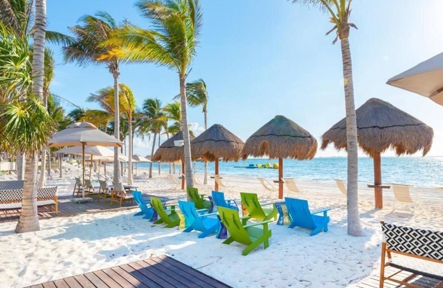 Celebrate Christmas in Style! Sleep 6 in this Luxury 2 BR Ocean Front Resort