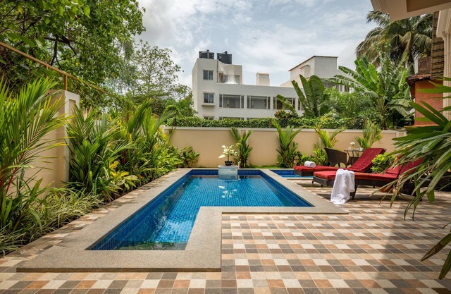 Celebration Villa Luxury 6 Bedroom with Pool and Jacuzzi close Baga Beach
