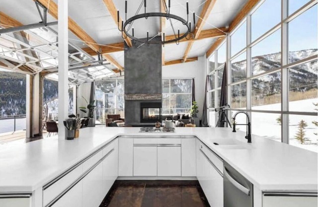 Celebrity style mountain retreat close to Aspen
