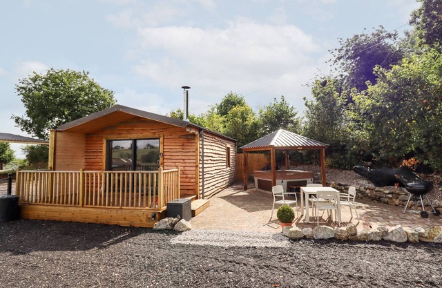 CELYN, romantic, character holiday cottage in Cyffylliog