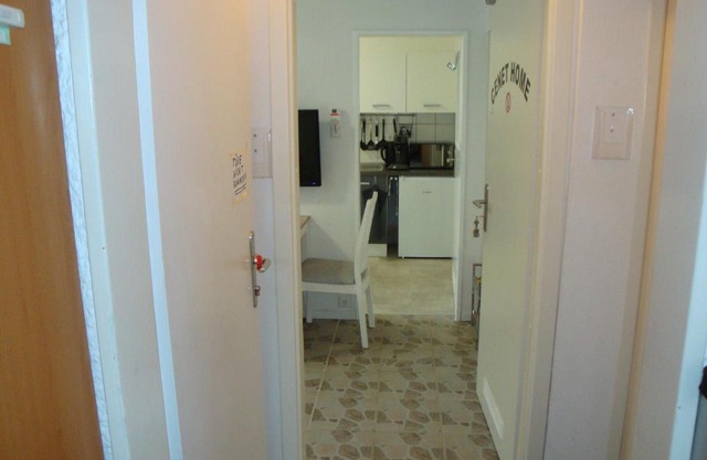 Cenet 1 Zimmer Apartment
