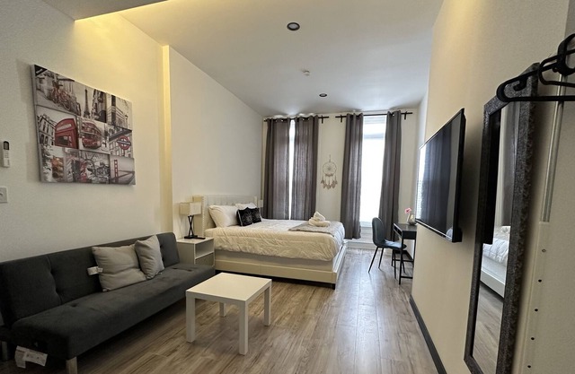 Center City Lovely & Cozy studio