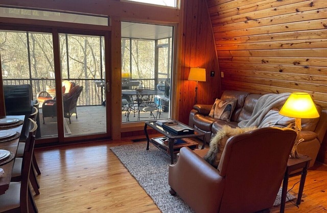 Center Hill Lake Lodge Near Hurricane Marina