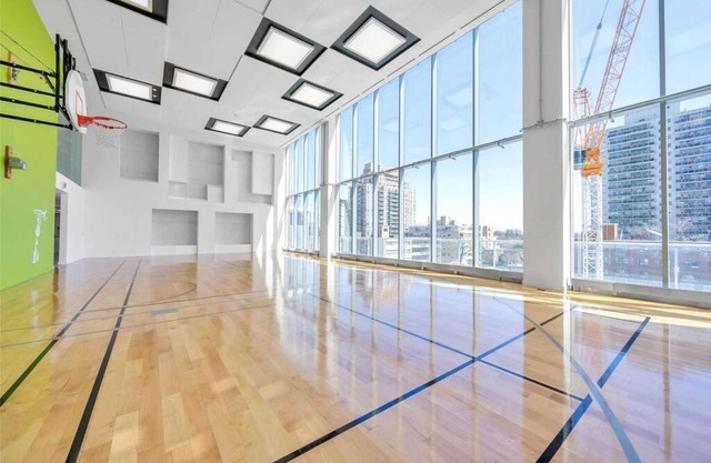 Central 2-Bed 2-Bath Condo Yonge/Eglinton Subway