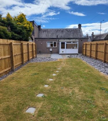 Central 2-bedroom bunglow with double sofa bed