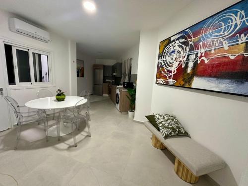 Central 2 bedroom flat