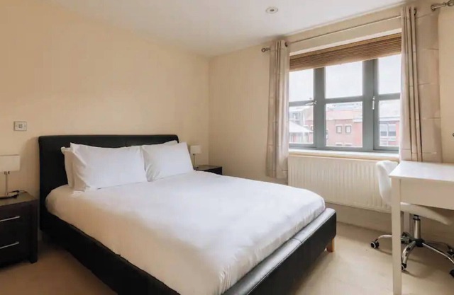 Central 2BD Flat - Redcliffe