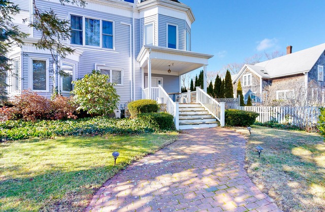 Central 2nd-floor apartment with propane stove, grill, W/D, & great location