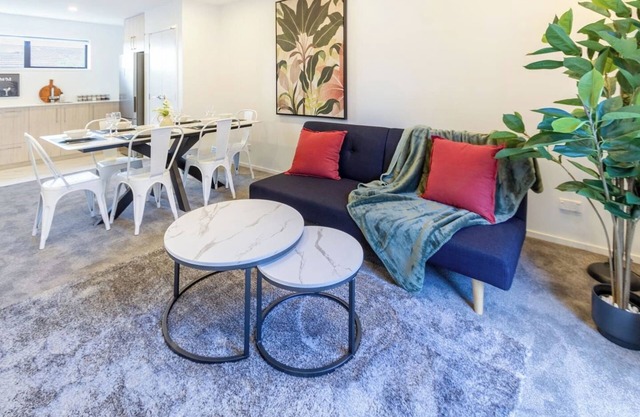Central 3BR Townhouse: Mt Albert