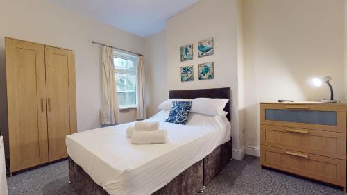 Central 5 Bedroom House Parking