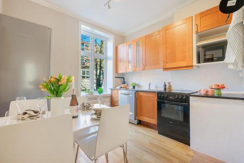 Central 5 room apartment!