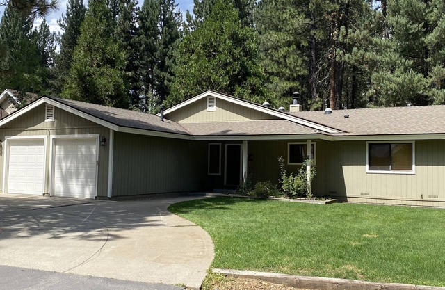 Summer Booking: Large 4 bedroom private home, private lot. New, expanded deck