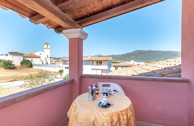 Apartamento céntrico con jardín, terraza y balcón; se admiten mascotas, aparcamiento disponible