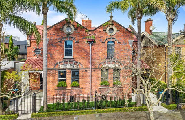 Central Arts & Crafts Villa | Luxe 2-3BR | Carpark
