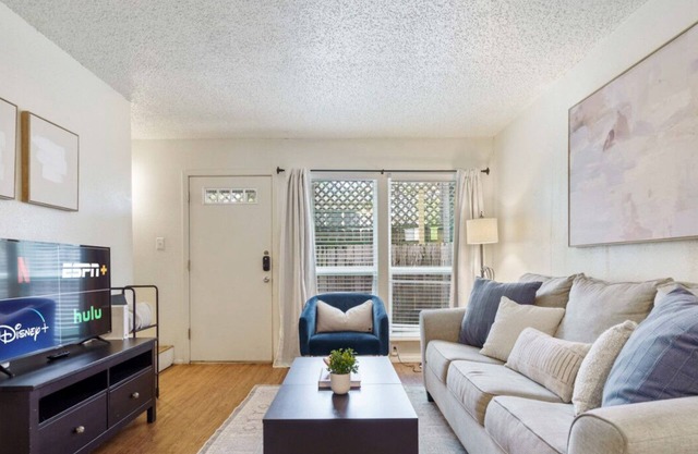 Relajante Clarksville Townhome - ¡Ubicación perfecta!