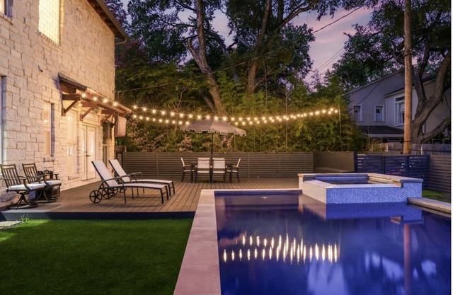 Central Austin Home w/ Pool/Spa / 5 mins Downtown