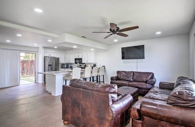 Central Bakersfield Townhome w/ Private Patio