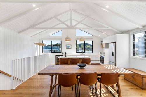 Central Beach Pad - Waihi Beach Holiday Home