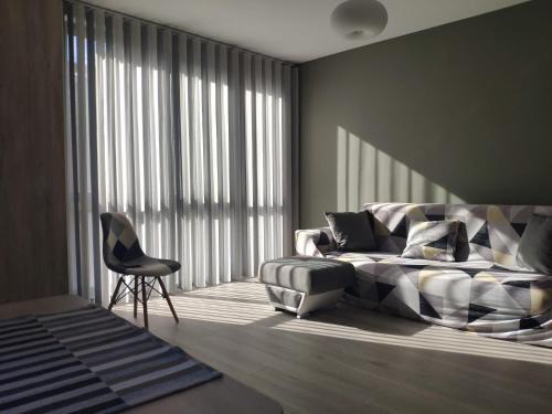 Central, brand new apart with parking